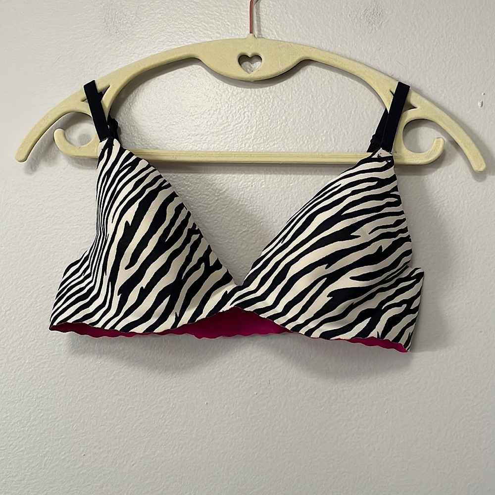 Maidenform cute black white and hot pink bra. Size 34B